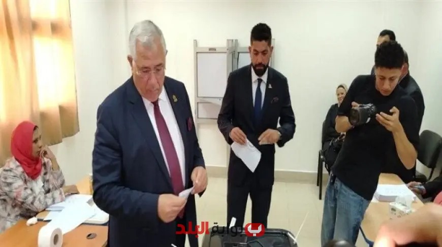 الأمين العام لحزب الجبهة الوطنية يشارك في التصويت لانتخابات مجلس الشيوخ