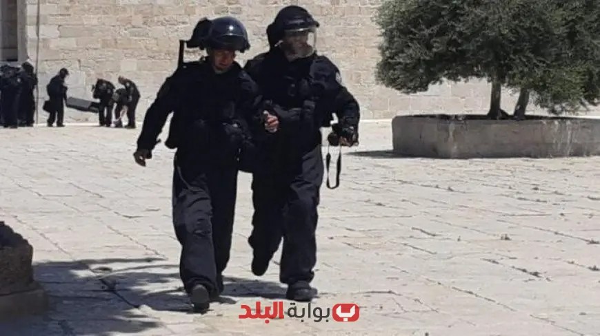 اعتداء الاحتلال على صحفيين يؤدي إلى اندلاع حريق شمال القدس