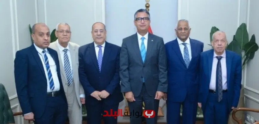 وزير التموين يتواصل مع رؤساء شركات المطاحن لضمان استمرارية توزيع الخبز المدعم