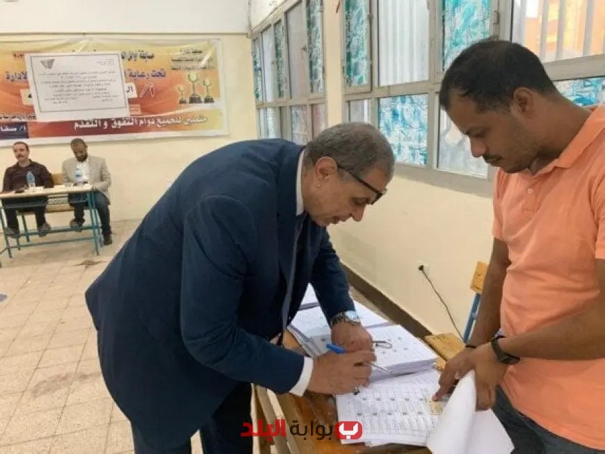 وزير القوى العاملة السابق يشارك في التصويت بانتخابات مجلس الشيوخ