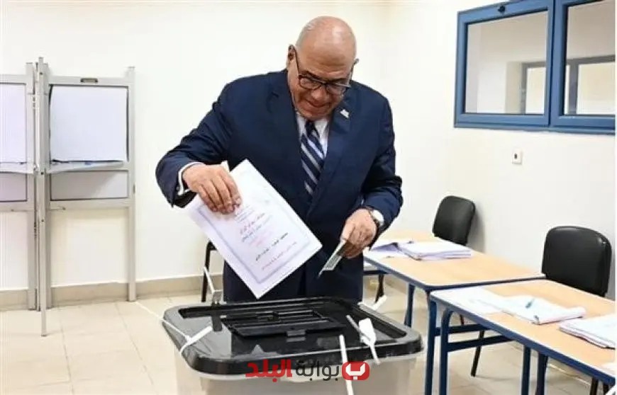 رئيس الهيئة العربية للتصنيع يشارك في انتخابات مجلس الشيوخ ويقوم بالإدلاء بصوته