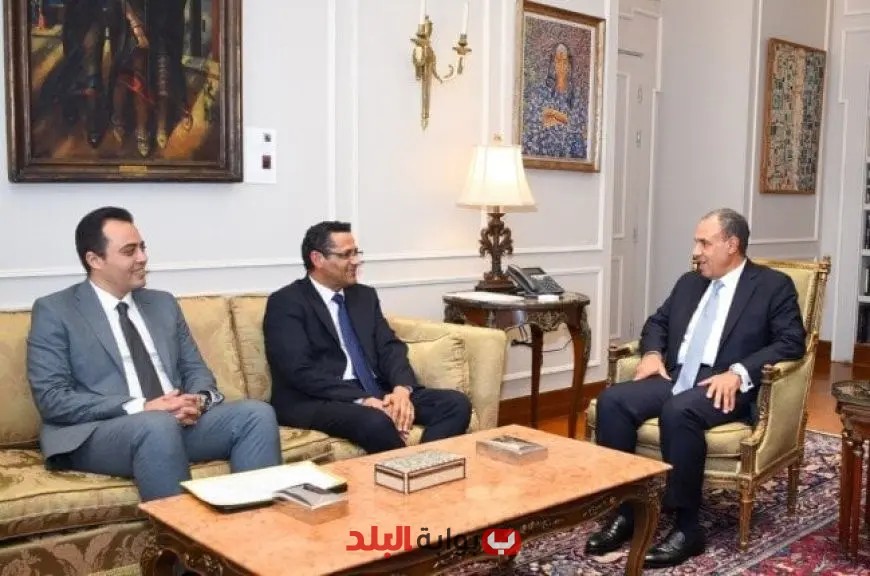 وزير الخارجية يلتقي نقيب الصحفيين لتعزيز آفاق التعاون المشترك