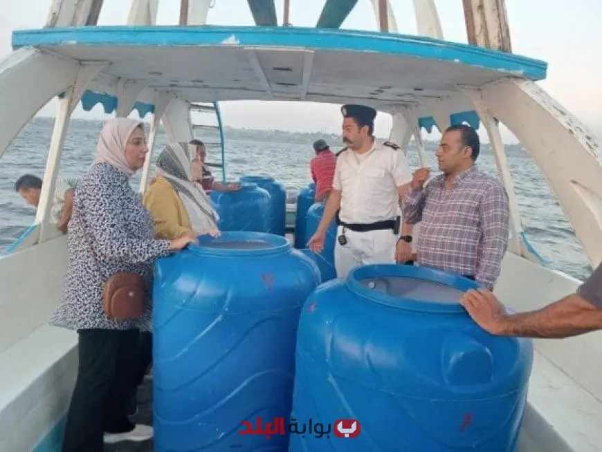 انطلاق المرحلة الأولى لإنزال يرقات الجمبري في بحيرة قارون لتعزيز البيئة البحرية