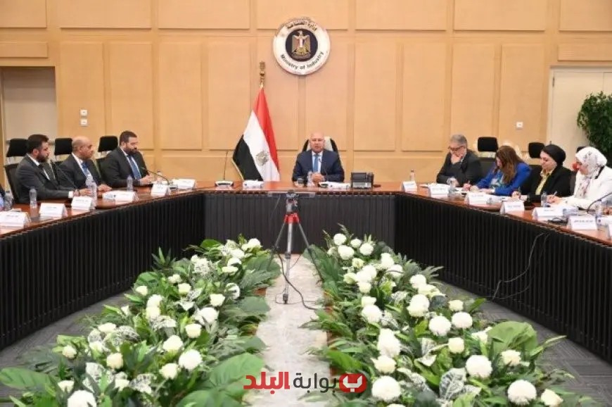 وزير الصناعة يعقد اجتماعًا هامًا مع كبار مصنعي مكونات السيارات لتعزيز الصناعة الوطنية