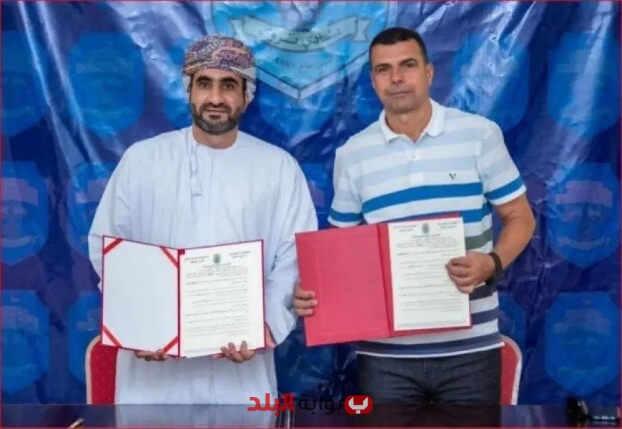أكرم عبد المجيد يتولى منصب المدير الفني لنادي نزوي العماني