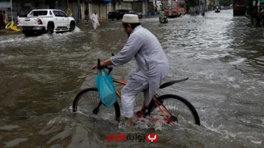 رئيس الوزراء الباكستاني يطالب حكومته بمتابعة جهود الإغاثة بعد الفيضانات الكارثية