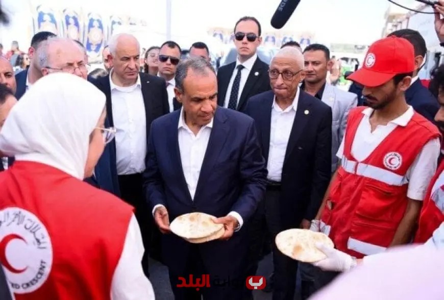 وزير الخارجية ورئيس الوزراء الفلسطيني يزوران المطبخ الإنساني للغذاء في الشيخ زويد لتعزيز الدعم الإغاثي