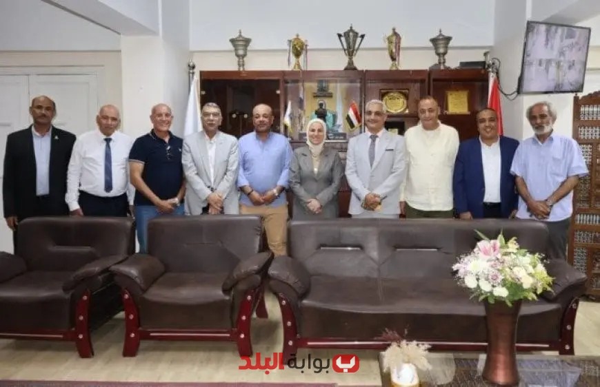 تهاني من رؤساء النقابات الفرعية لقيادات تعليم القاهرة بمناسبة توليهم مناصب جديدة