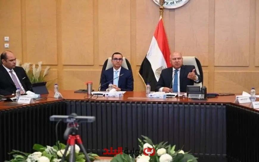 كامل الوزير يناقش مع مصنعي الأسمنت تفاصيل حجم الإنتاج وانخفاض الأسعار مؤخرا