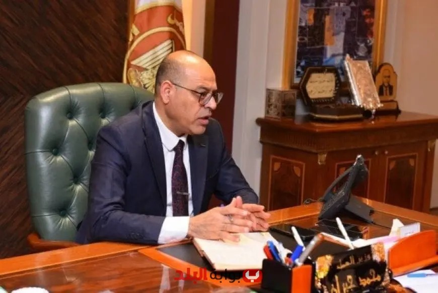 إيقاف مفتشي عمل بتهمة الرشوة من شركة توظيف عمالة بالخارج وتحويلهما للنيابة