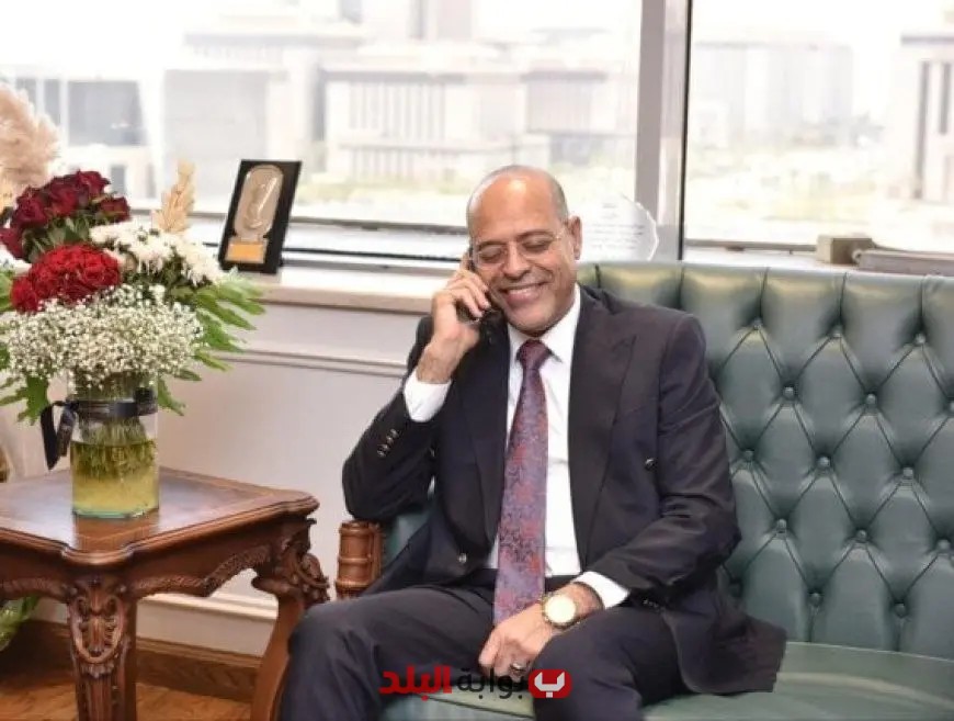 وزير العمل يكرّم البطل الذي أنقذ شابًا من حادث مزلقان بني سويف