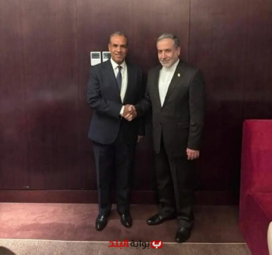 وزير الخارجية يبحث قضايا إقليمية ودولية هامة مع نظيره الإيراني