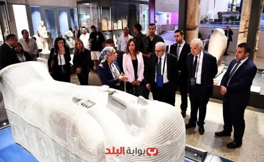 رئيس وزراء لبنان يثني على روعة الآثار المصرية في زيارته للمتحف الكبير
