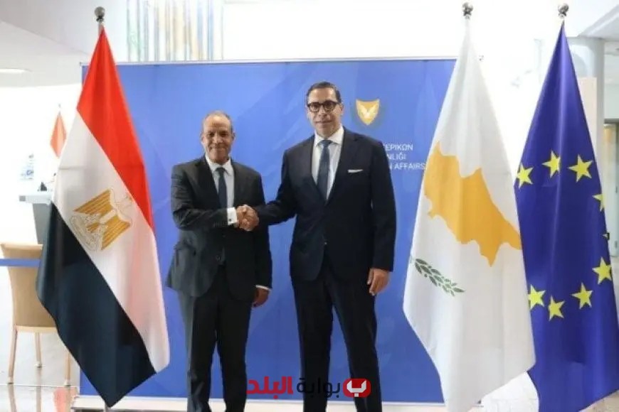 وزير الخارجية يجري محادثات سياسية مع نظيره القبرصي في نيقوسيا لتعزيز العلاقات الثنائية