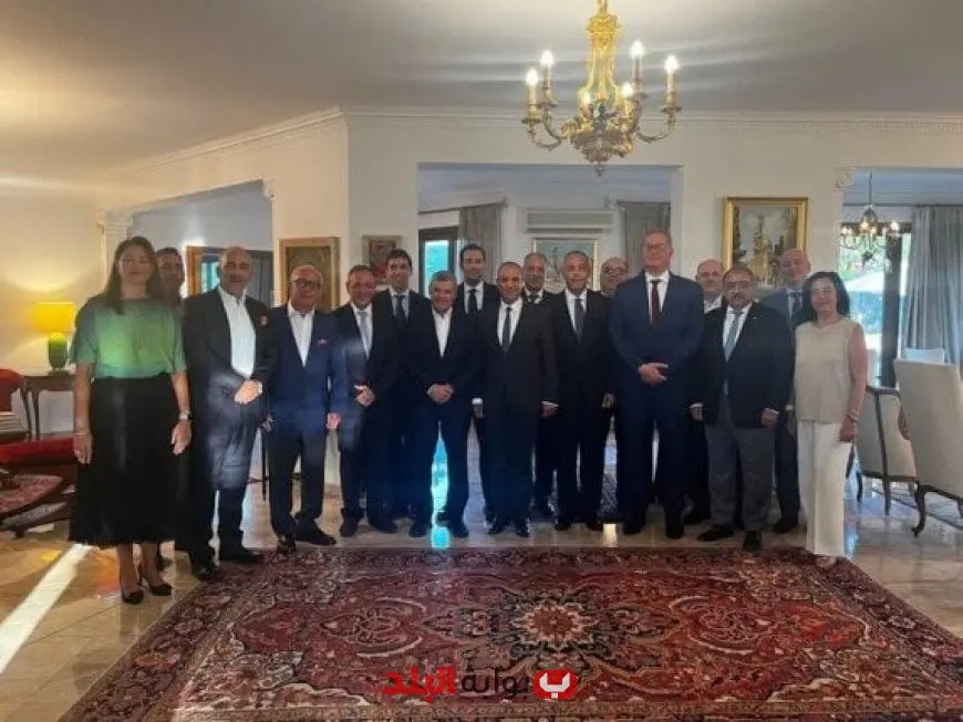 وزير الخارجية يلتقي بكبار رجال الأعمال وقادة غرفة التجارة في قبرص في جلسة نقاشية هامة