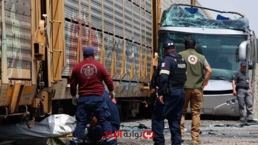 الحصيلة ترتفع إلى 10 وفيات في حادث اصطدام قطار بحافلة في المكسيك مع صور توضح المأساة
