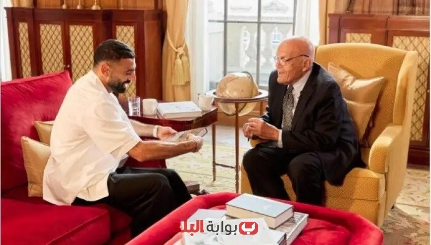 محمد صلاح يجتمع بالسير مجدي يعقوب قبل مواجهة بيرنلي في الدوري الإنجليزي الممتاز