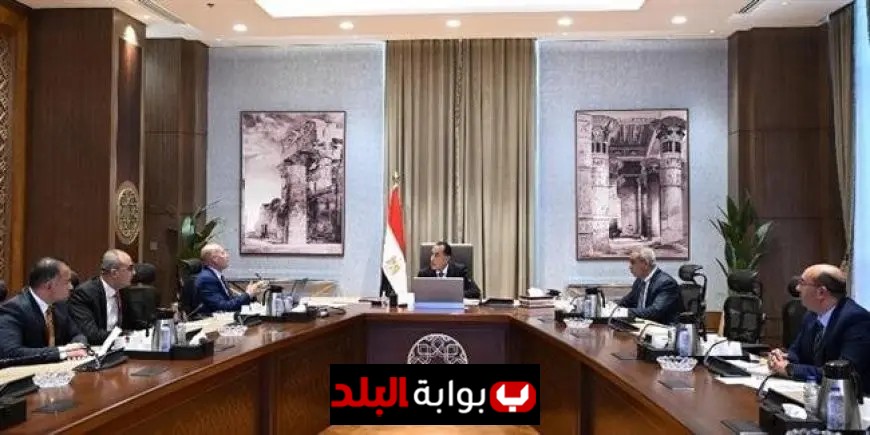 رئيس الوزراء يطلع على آخر تطورات المشروعات الجارية في القاهرة مع المحافظ