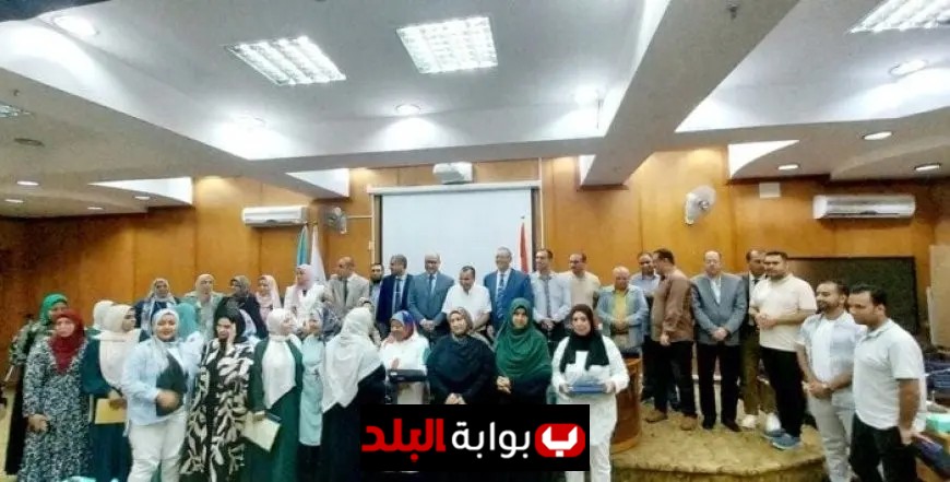 عميد تجارة كفر الشيخ يحتفل بأعضاء هيئة التدريس والعمداء السابقين تكريمًا لمسيرتهم المميزة