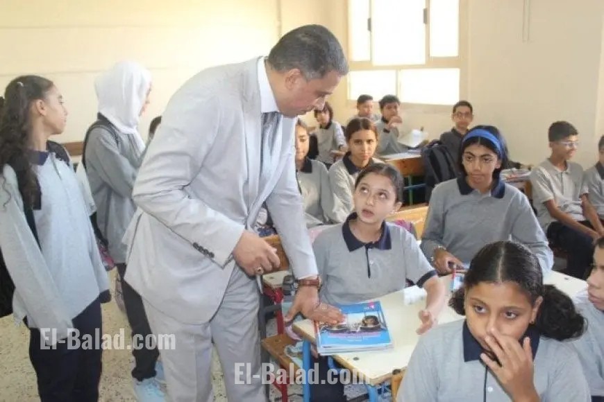 وكيل تعليم الجيزة يزور مدارس 6 أكتوبر مع بدء العام الدراسي الجديد