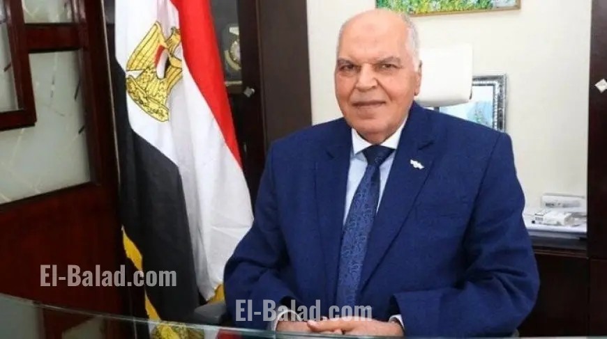 نقيب المعلمين يقدم الدعم لأسرة مدير المدرسة الذي فارق الحياة بعد طابور الصباح في قنا