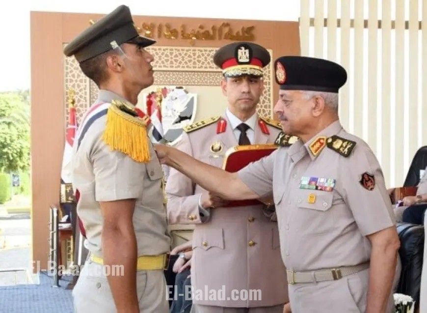 وزير الدفاع يحتفل بتخريج الدفعة 168 من كلية الضباط الاحتياط
