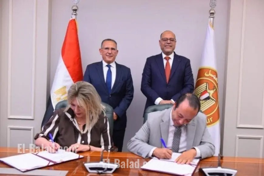 وزير العمل يوقع بروتوكول تعاون مع الاتحاد المصري للغرف السياحية لتعزيز قطاع السياحة