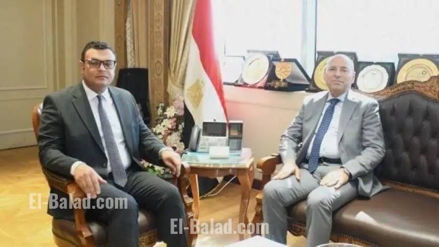 وزير الإسكان ومحافظ القاهرة يناقشان التقدم في تنفيذ مشروعات حيوية جديدة