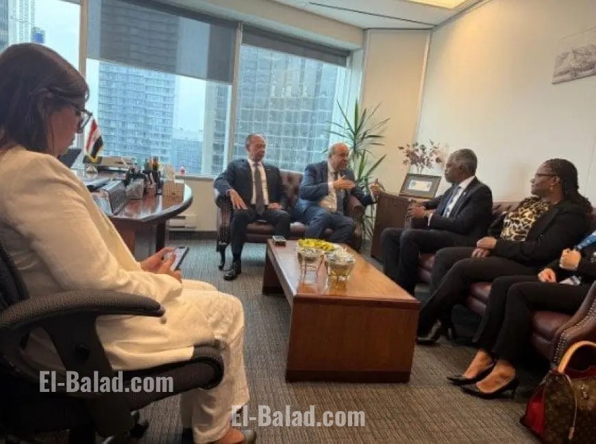 وزير الطيران يتباحث مع نظيره الأنجولي لتعزيز التعاون في مجالات متنوعة