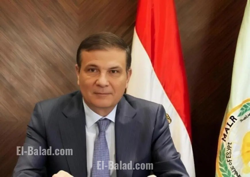 وزير الزراعة يعلن استمرارية صرف أسمدة الموسم الصيفي حتى 10 أكتوبر