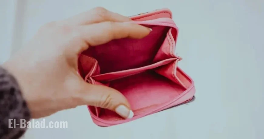 Report Reveals More Americans Living Paycheck to Paycheck, Delaying Retirement