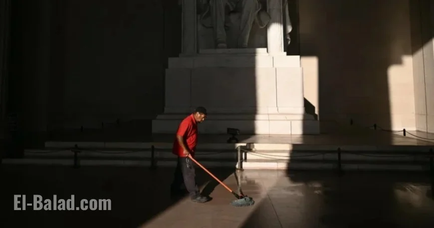 Poll Reveals Public Discontent with Government Shutdown and Leadership Handling