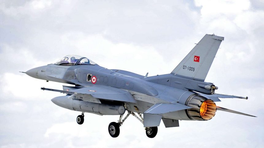 تركيا تعلن إتمام صفقة طائرات مقاتلة من طراز F-16