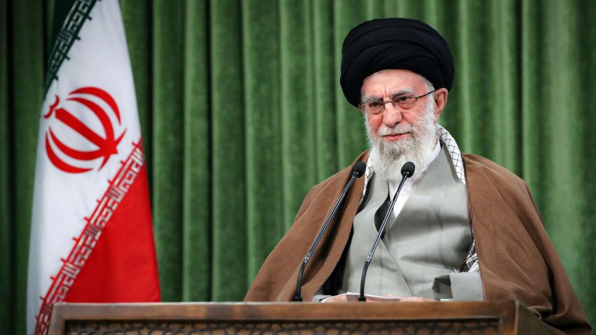 خامنئي: الغرب يسعى لإسقاط النظام الإيراني ولن يكون قادرًا على فعل ذلك