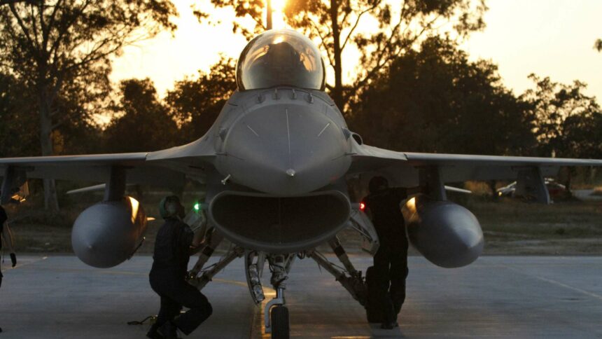 البيت الأبيض: لا تخطط واشنطن لتزويد أوكرانيا بمقاتلات F-16