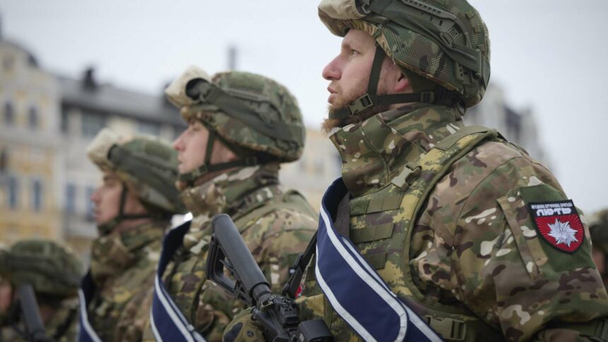 يشكو الجيش الأوكراني من فقدان "أفضل أفراده" لعدم امتلاكه "المعدات المناسبة"