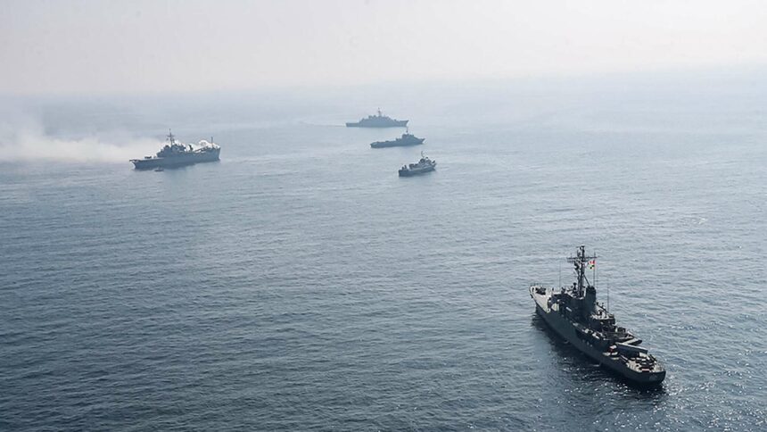 البحرية الأمريكية تقول إن إيران احتجزت ناقلة ترفع علم جزر مارشال
