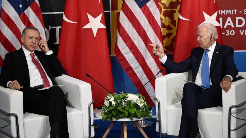 وانتقدت أنقرة "صمت" الولايات المتحدة بشأن اعتقال ألمانيا لصحفيين تركيين