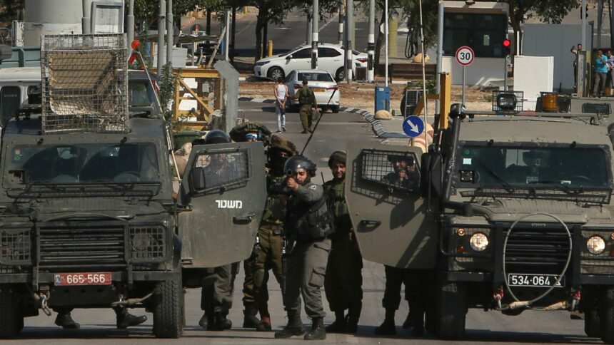 تعتزم إسرائيل إغلاق شركتين "حريديتين" بسبب قلة عدد المجندين