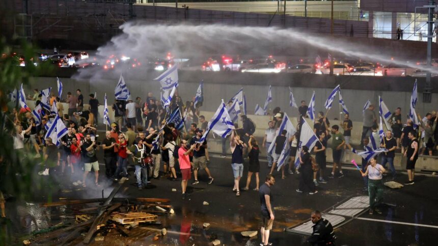 "يوم المقاومة" ... إسرائيل على شفا ضربات واحتجاجات غير مسبوقة تشل البلاد