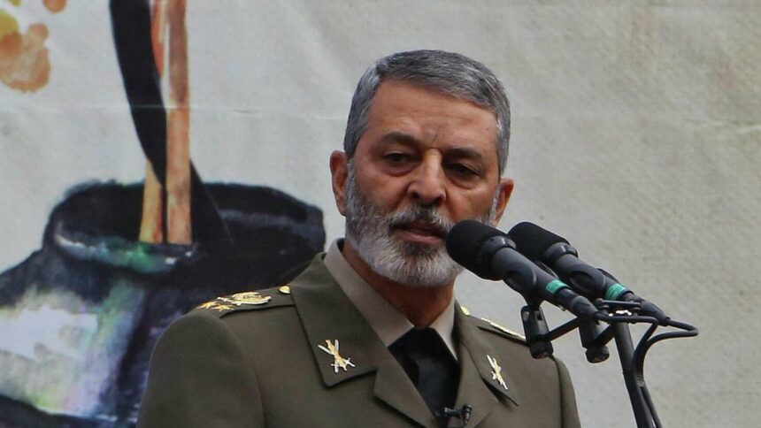 قائد الجيش الإيراني: أعداءنا لديهم خيار واحد