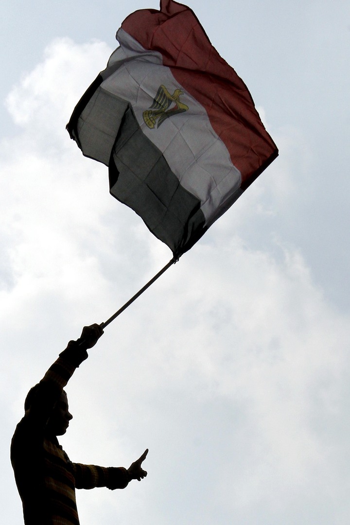الصورة الأولى لتنكيس علم مصر حدادا على سقوط مئات الضحايا في المغرب وليبيا