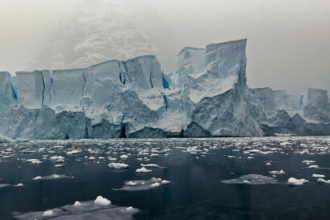 "العواقب التي ستغير العالم بشكل جذري."  ماذا سيحدث لو ذاب الجليد في القطب الجنوبي؟