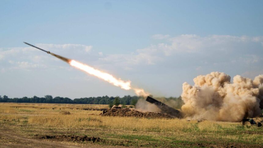 القوات الروسية تشن هجوماً صاروخياً على مصنع خاركوف للدروع