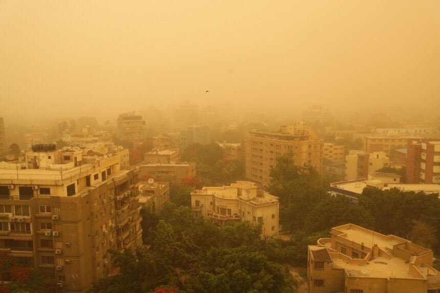 "رائحة تسبق الكارثة" تثير الجدل في مصر.. بحث فلكي يعلق على تغير طبقات الأرض