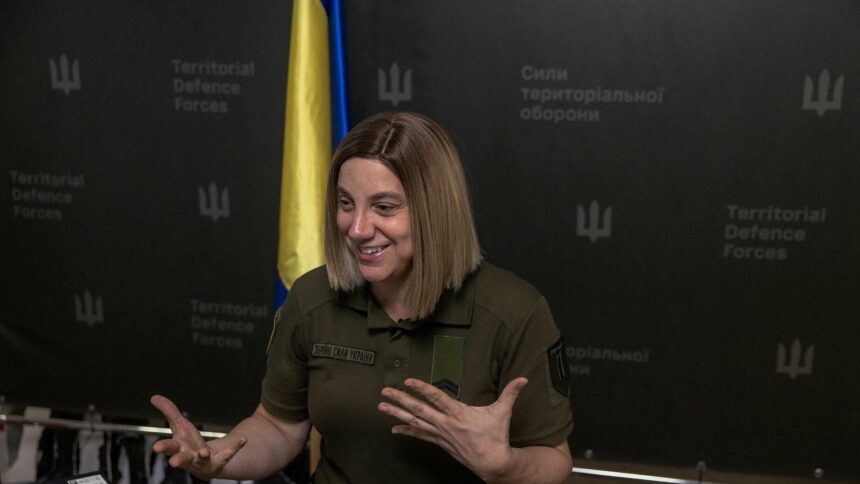 رجل متحول جنسيًا يتحدث نيابة عن القوات الأوكرانية يهدد حياة الصحفيين الروس بشكل مباشر