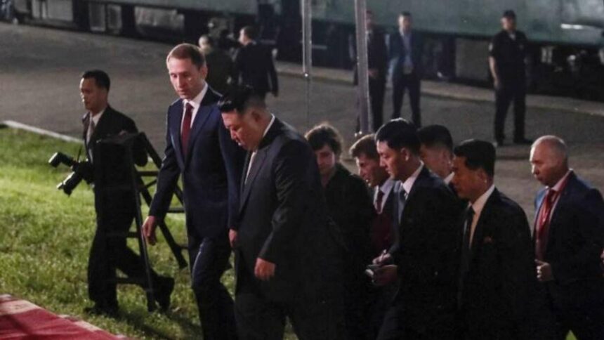كيم جونغ أون يزور الفرقاطة الروسية مارشال شابوشنيكوف