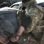 لحظة اعتقال الأمن الروسي لمتواطئين مع القوات الأوكرانية... فيديو