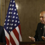 وزير الخارجية المصري يتلقى اتصالا هاتفيا من نظيره الأمريكي