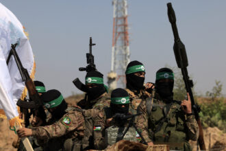 صحيفة عن مسؤولين مصريين وقطريين: وقف إطلاق النار طويل الأمد في غزة يتطلب تقديم تنازلات يصعب قبولها